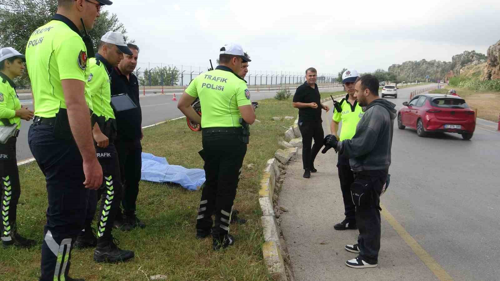 Motosikletli sağlık çalışanı genç trafik kazasında hayatını kaybetti