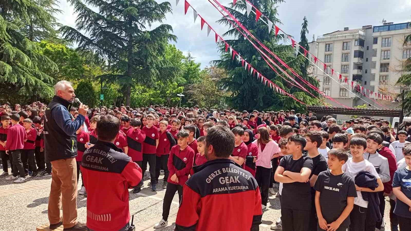 &Ouml;zel bireylere afet ve tatbikat eğitimi
