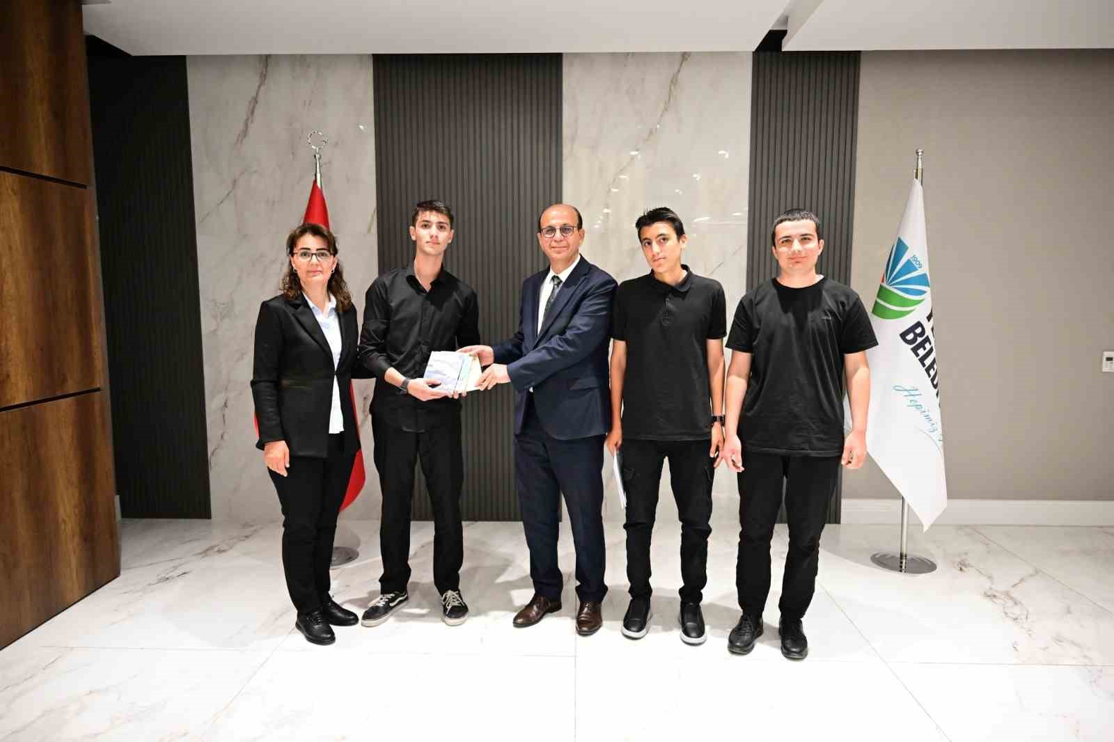 Başkan Ge&ccedil;it:  "Hayatımın merkezinde &ccedil;alışmak var"
