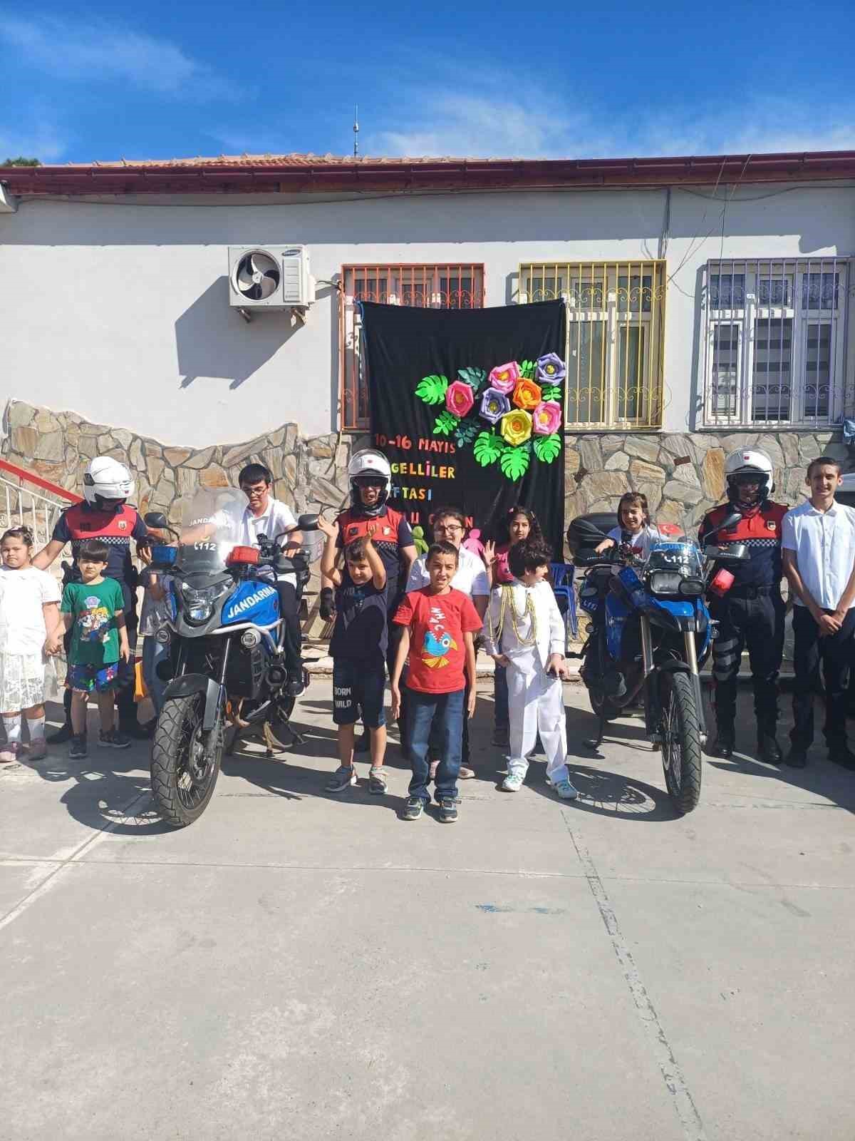 Sultanhisar’da ilkokul öğrencilerine jandarma tanıtıldı

