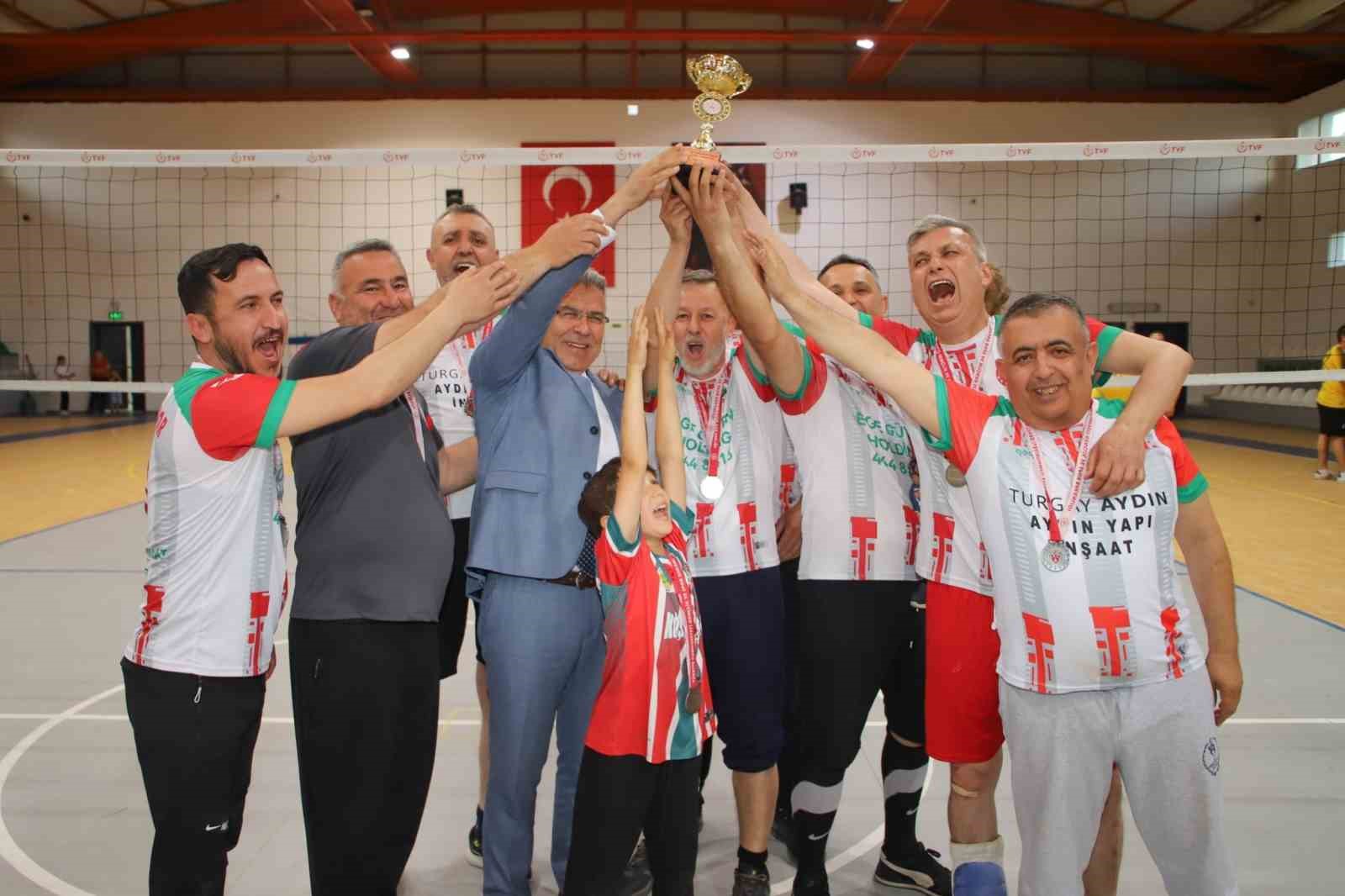 Voleybol turnuvasının şampiyonu belli oldu