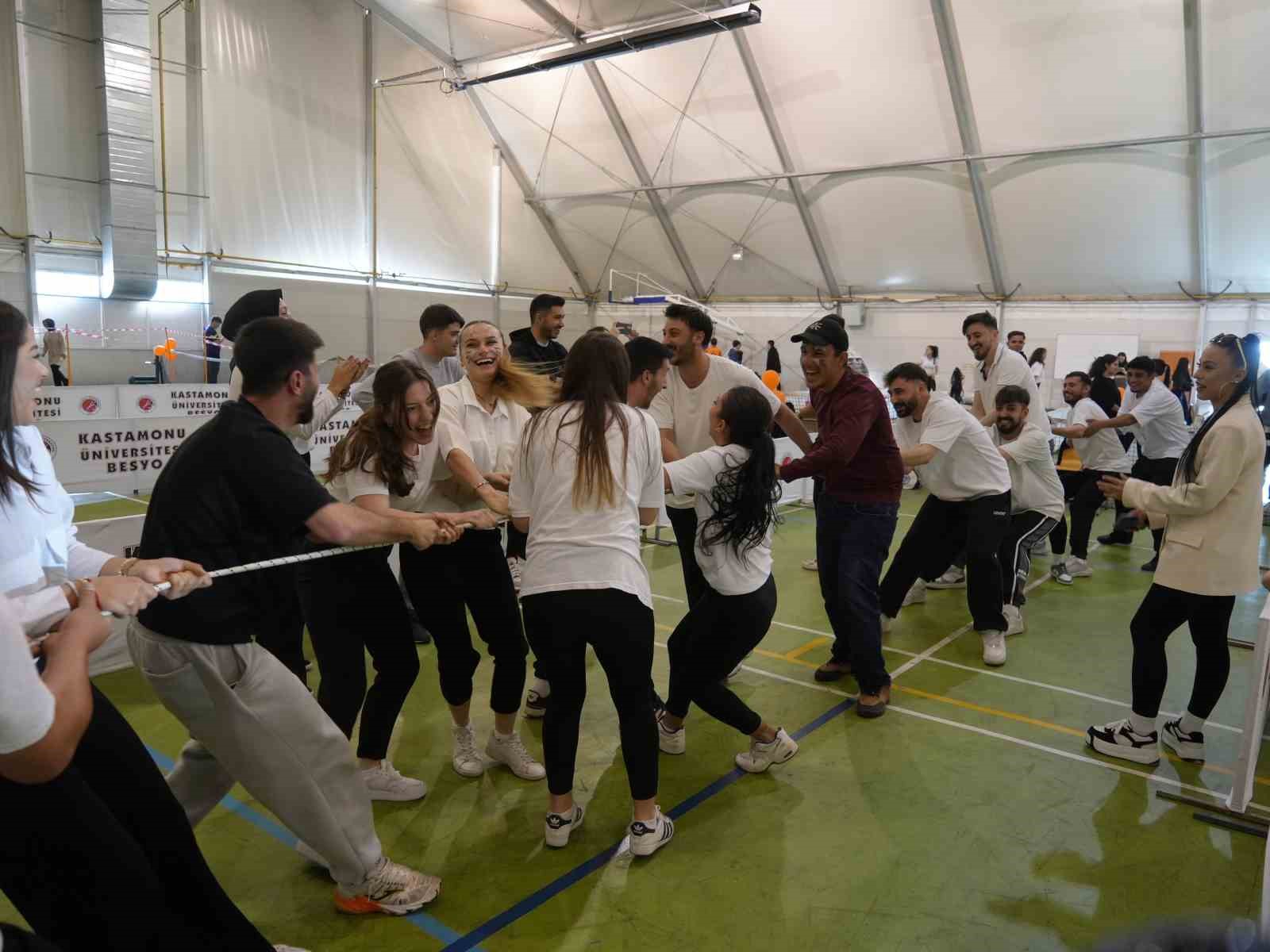 Özel bireyler için özel şenlik: Doyasıya eğlendiler