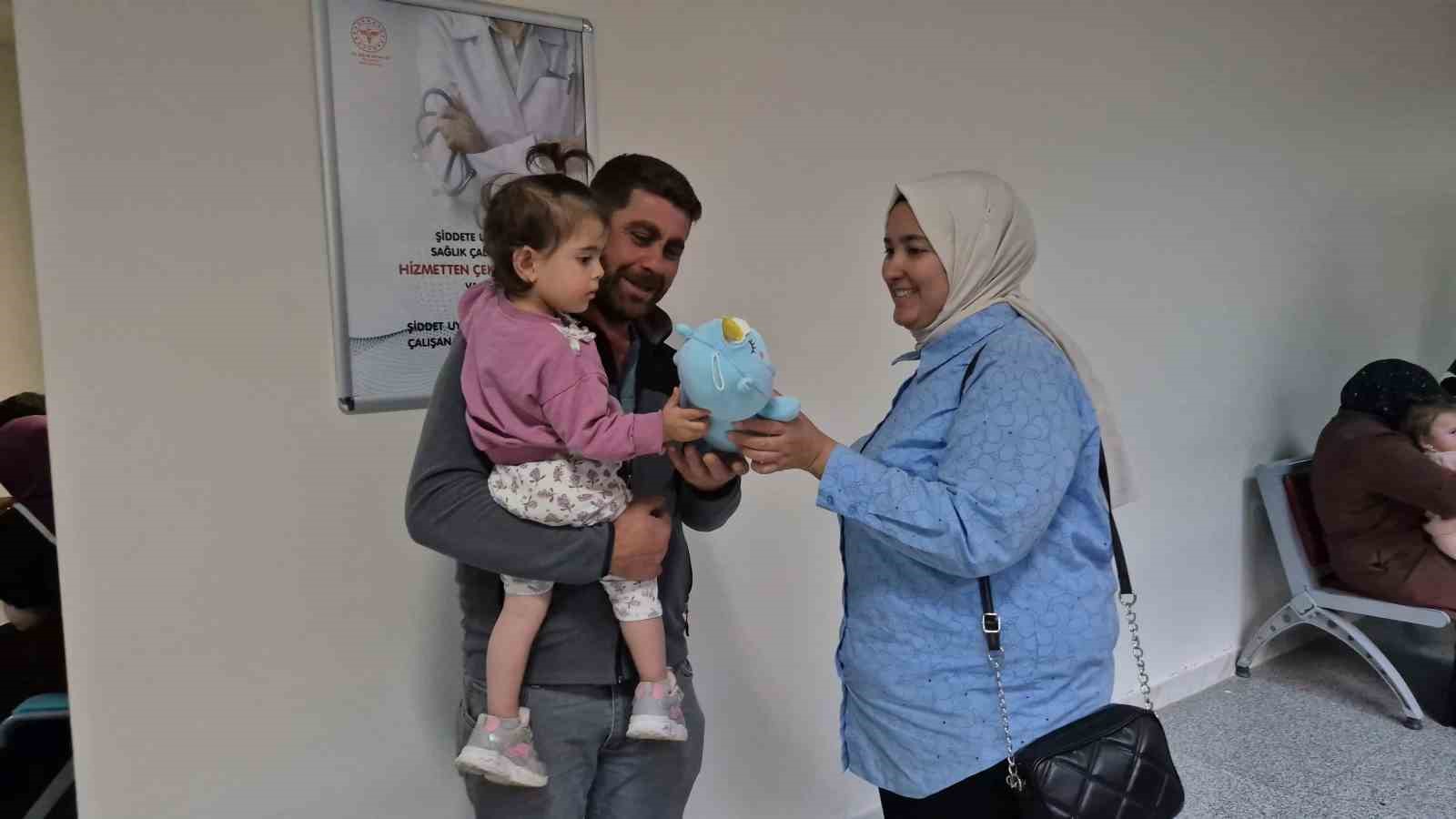 Üniversite öğrencileri başlattıkları kampanya ile hasta çocukların yüzünü güldürdü