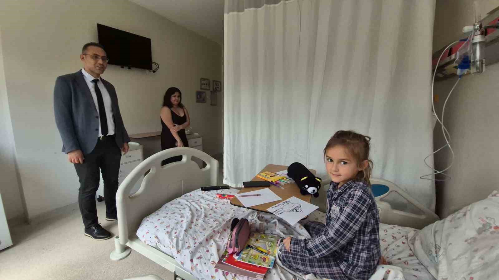 &Uuml;niversite &ouml;ğrencileri başlattıkları kampanya ile hasta &ccedil;ocukların y&uuml;z&uuml;n&uuml; g&uuml;ld&uuml;rd&uuml;
