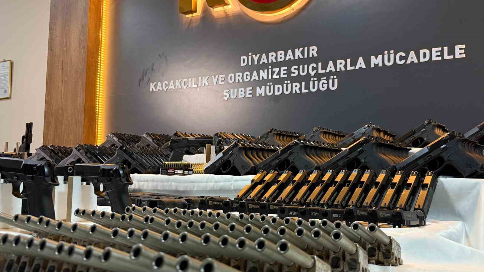 Oyuncakçı görünümündeki iş yerinden cephane çıktı: 4 gözaltı
