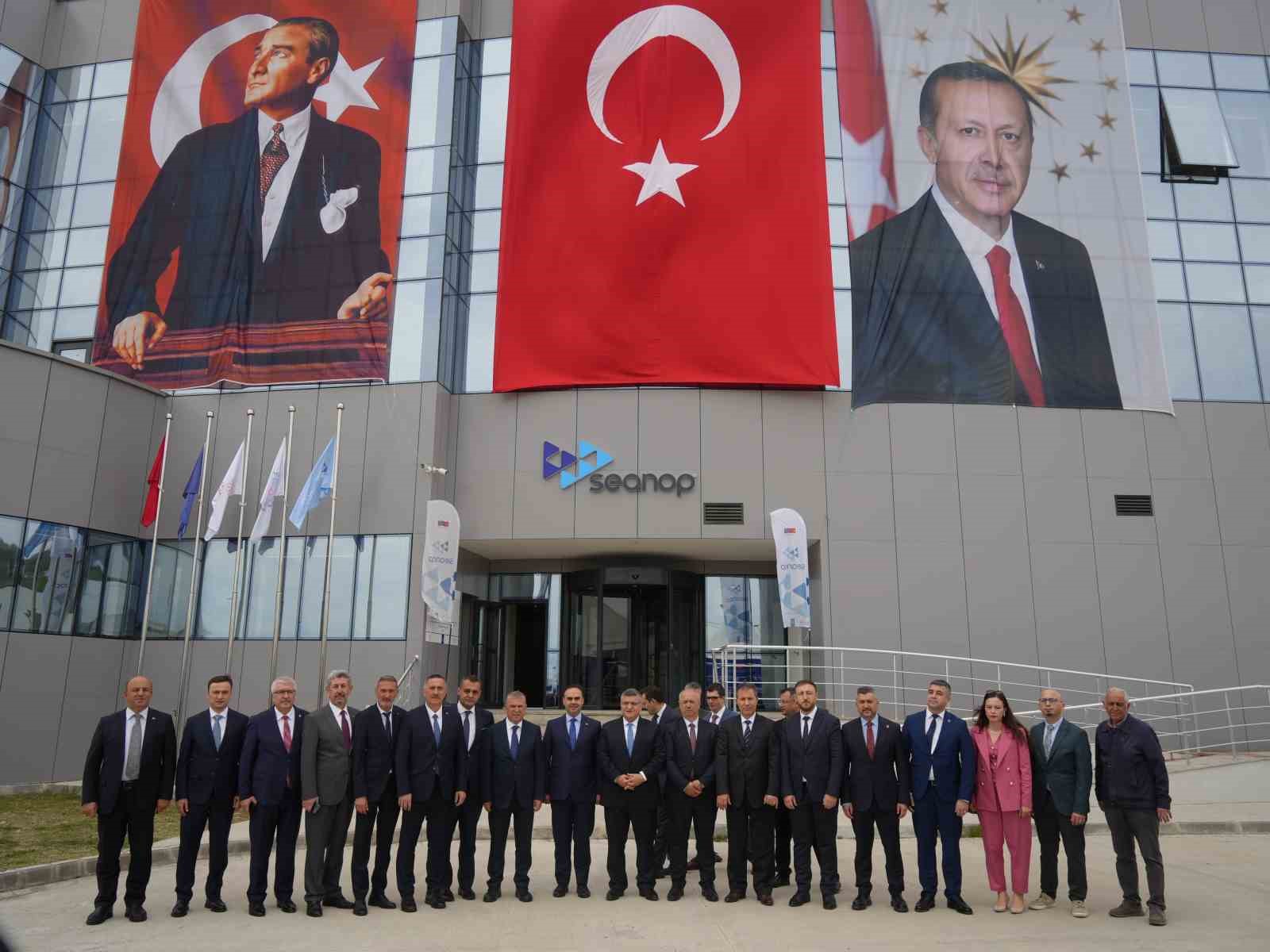 Bakan Kacır: "Su &uuml;r&uuml;nleri sekt&ouml;r&uuml;, &uuml;retimden ihracata başarı hikayesi yazıyor"
