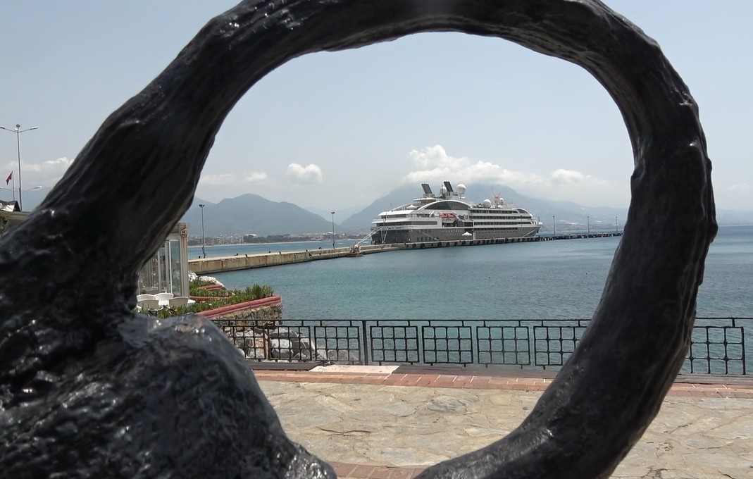 Alanya’ya kruvaziyerle 187 turist geldi
