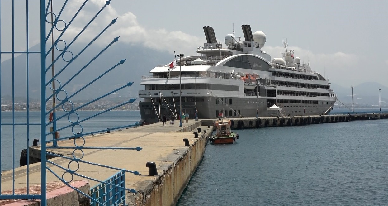 Alanya&rsquo;ya kruvaziyerle 187 turist geldi
