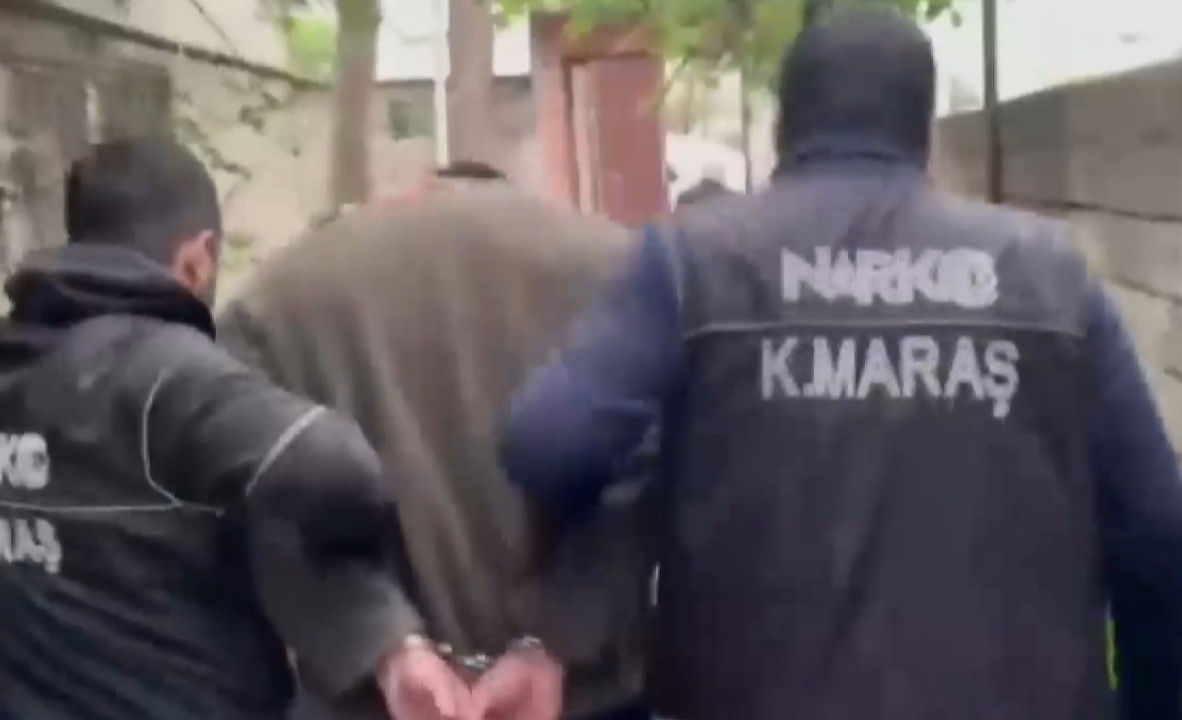 Uyuşturucu taciri 13 ş&uuml;pheli tutuklandı
