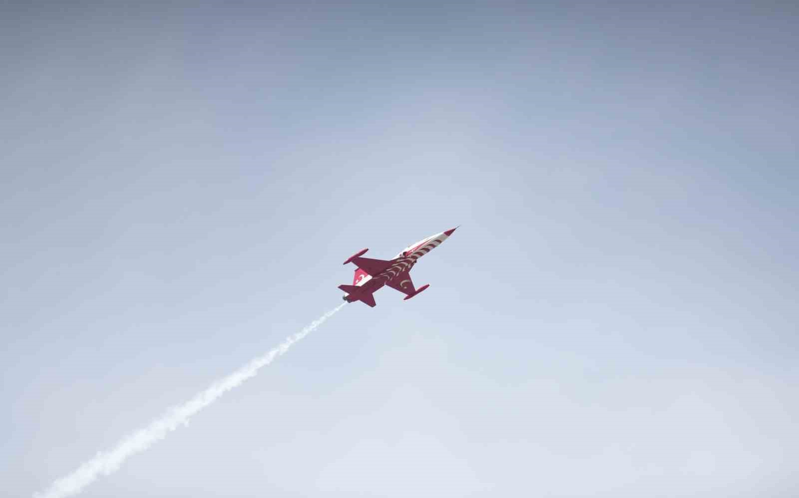 SOLOTÜRK ve Türk Yıldızları’ndan Samsun’da çevre tanıma uçuşu