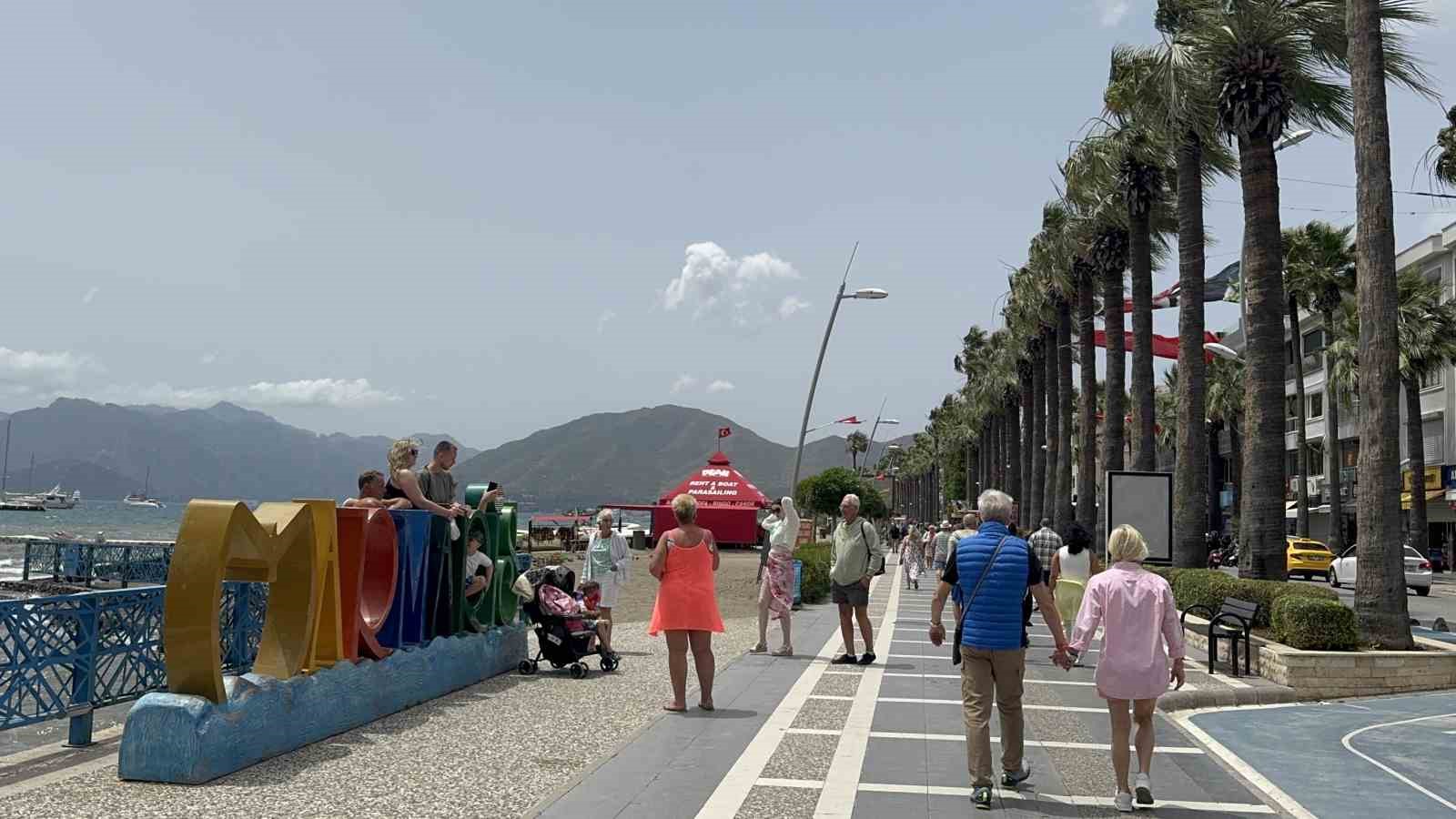 Marmaris’te kuvvetli rüzgar etkili oluyor