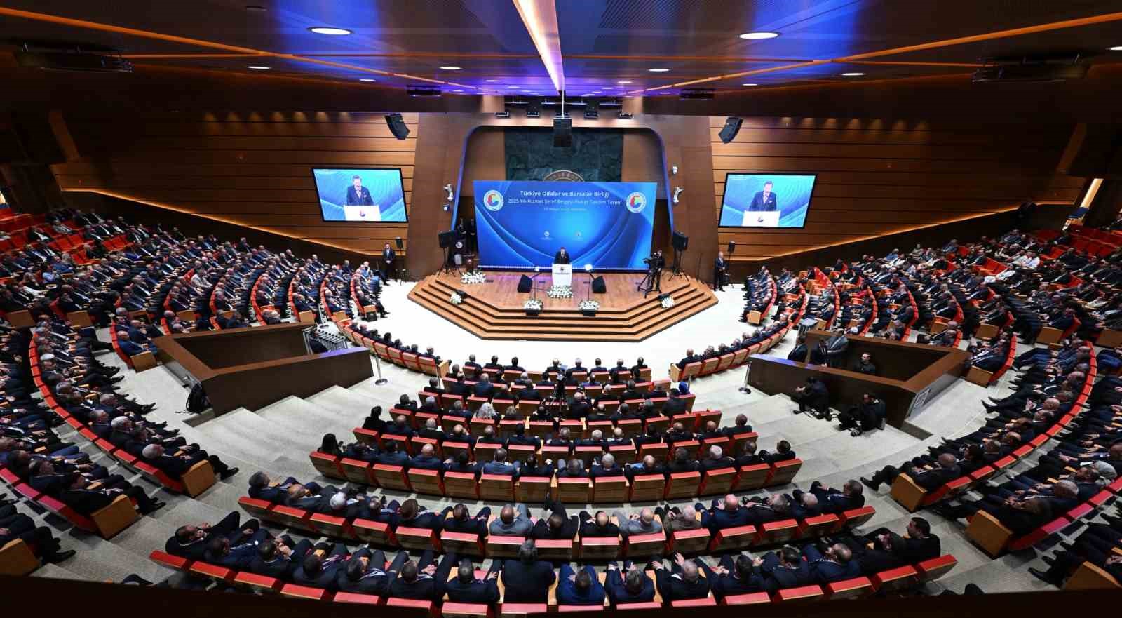 Başkan &Ouml;zkasap &lsquo;Hizmet Şeref Belgesi&rsquo;ni Cumhurbaşkanı Erdoğan&rsquo;ın elinden aldı
