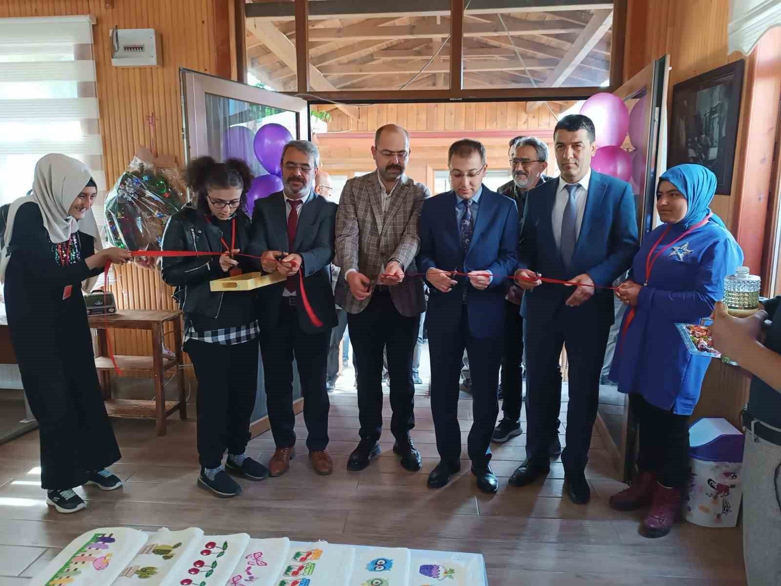 Özel öğrencilerin el emekleri beğeniye sunuldu