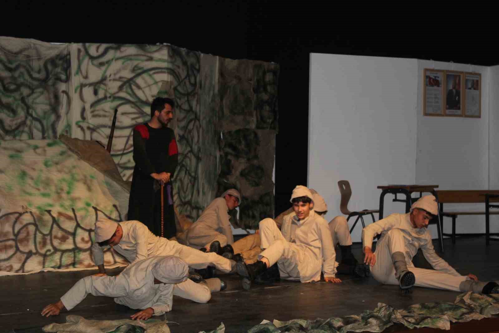 Yer Ayrı Ruh Aynı tiyatro gösterisi büyük beğeni topladı