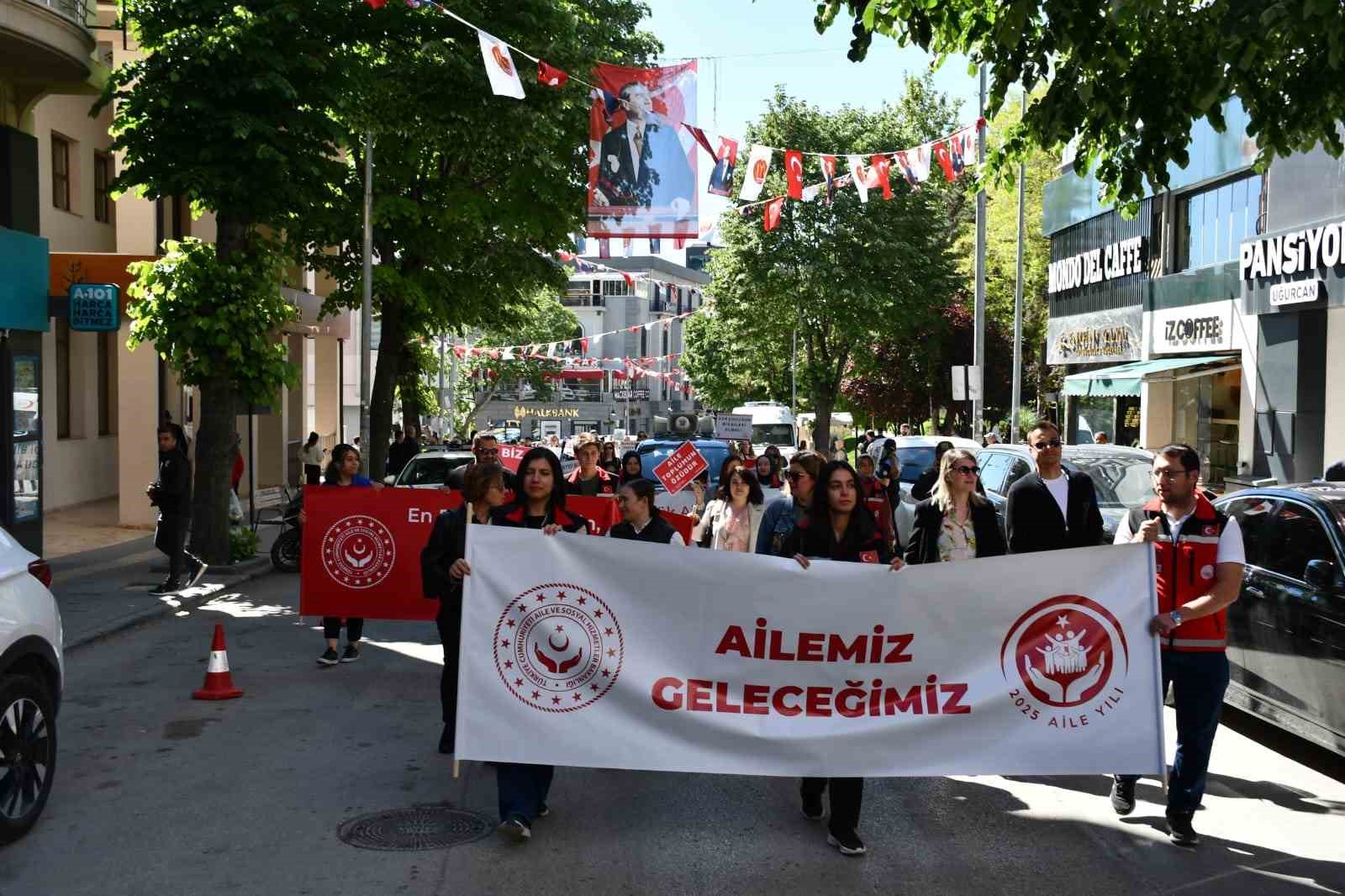 Bilecik’te ‘Aile Yürüyüşü’ ile ‘Aile Yılına’ vurgu yapıldı