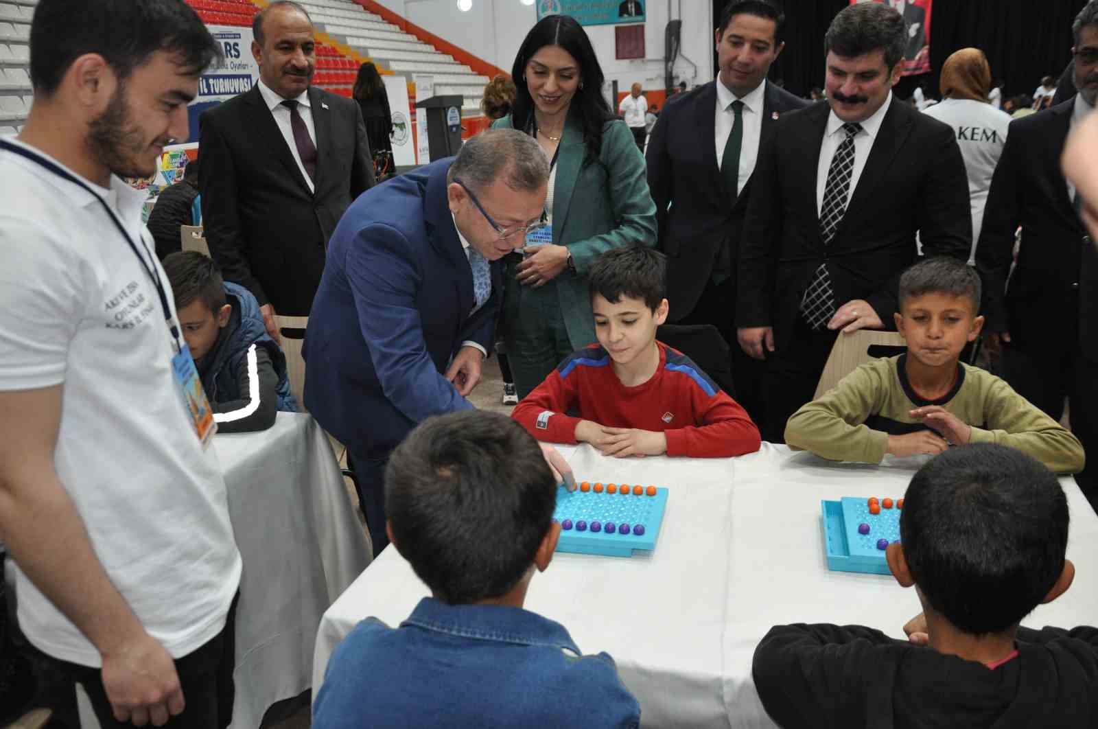 Kars’ta 500 öğrencinin şampiyonluk yarışı