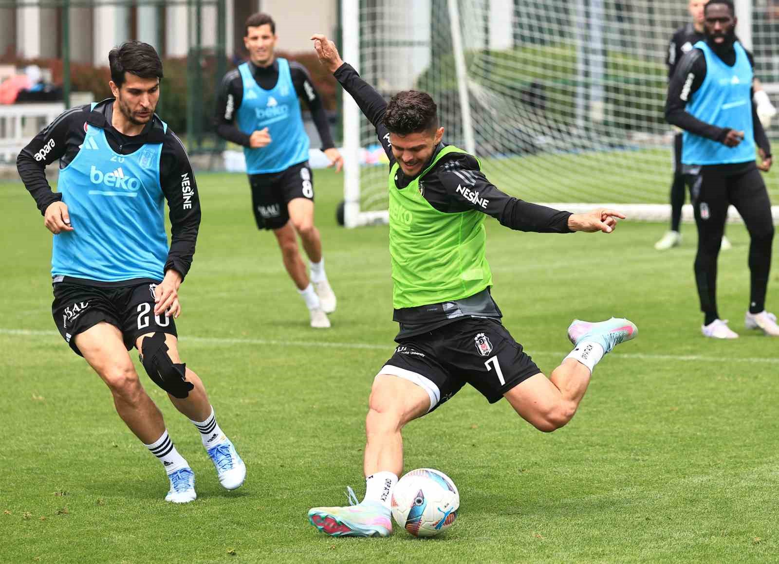 Beşiktaş kondisyon ve taktik &ccedil;alıştı
