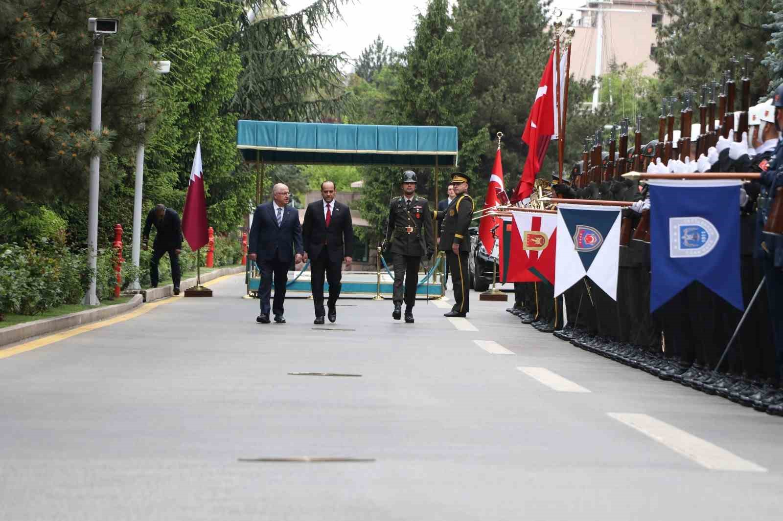 Bakan G&uuml;ler Katar Savunma İşlerinden Sorumlu Devlet Bakanı Al Sani ile bir araya geldi
