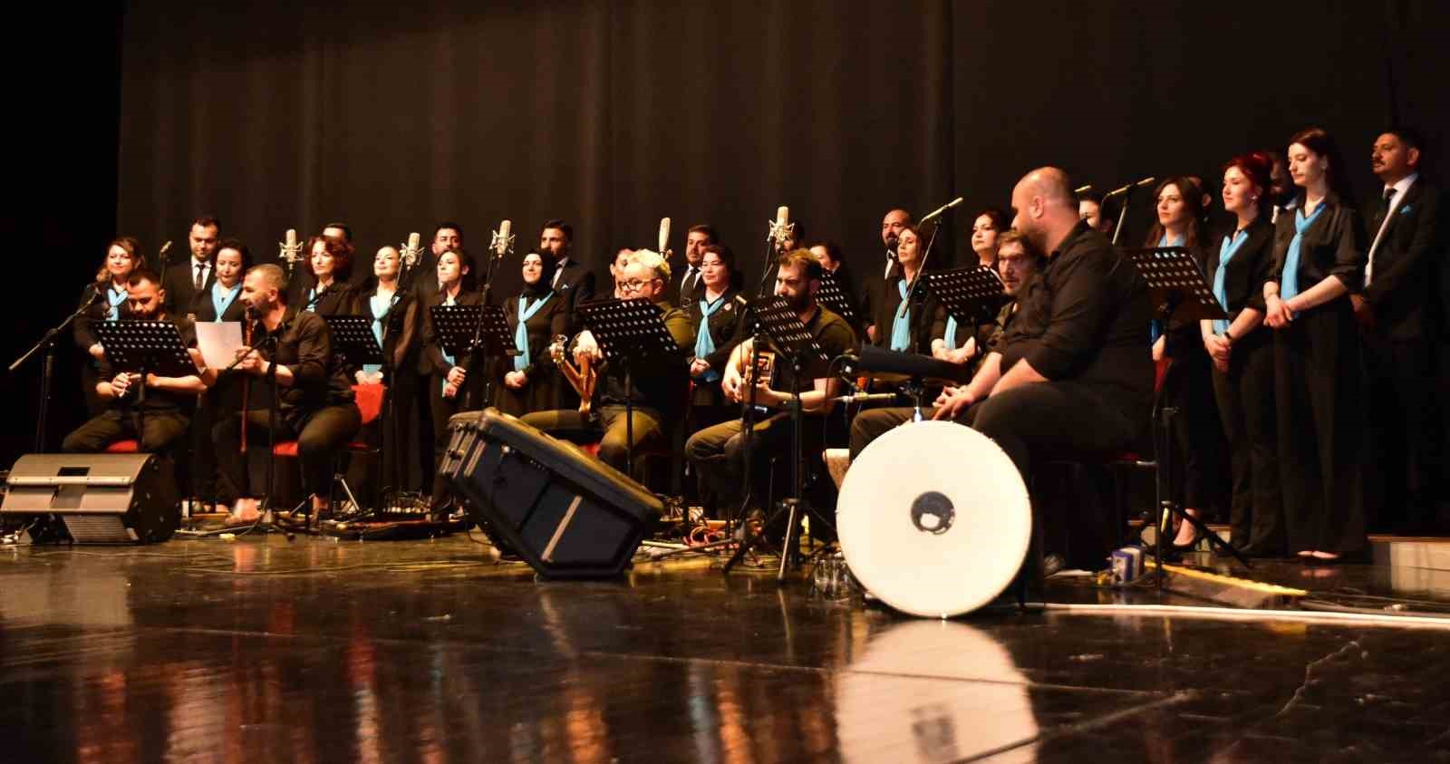 ESOG&Uuml; Hastanesi personeli Hemşirelik Haftası Konseri verdi
