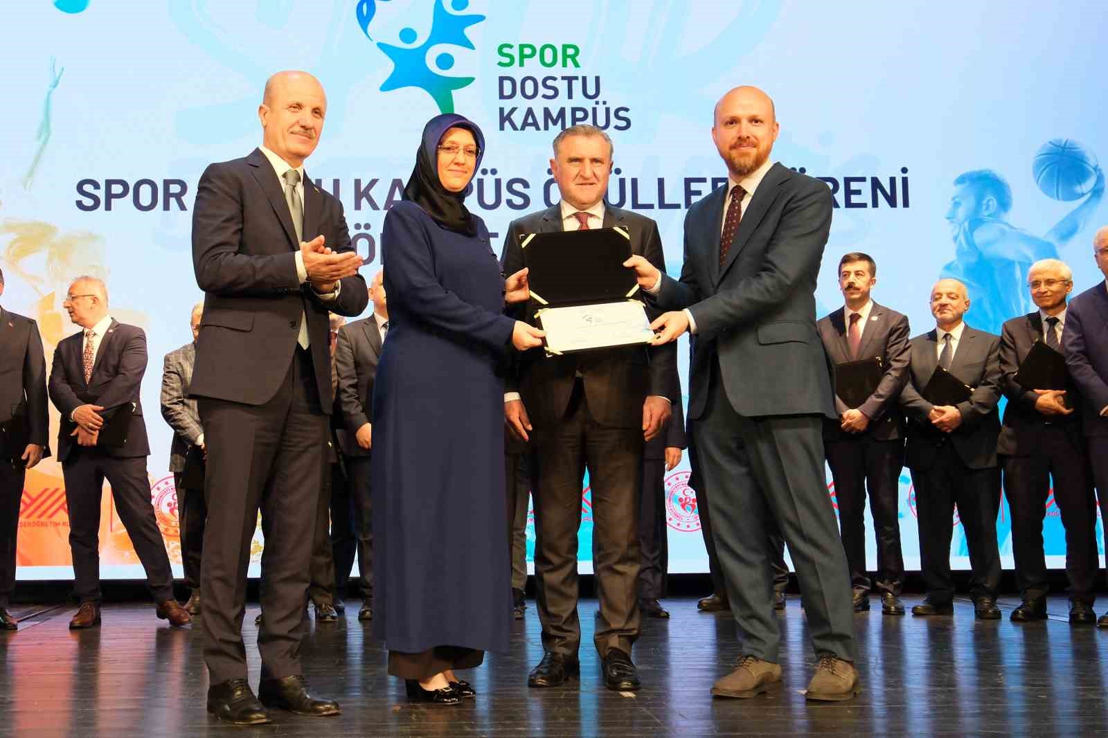 Manisa CBÜ’ye "Spor Dostu Kampüs" ödülü