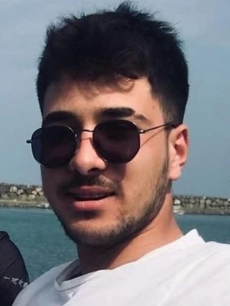 Ablasını kaçırdığı kuzeni tarafından öldürülen gencin tabutunun üzerine damatlığı konuldu