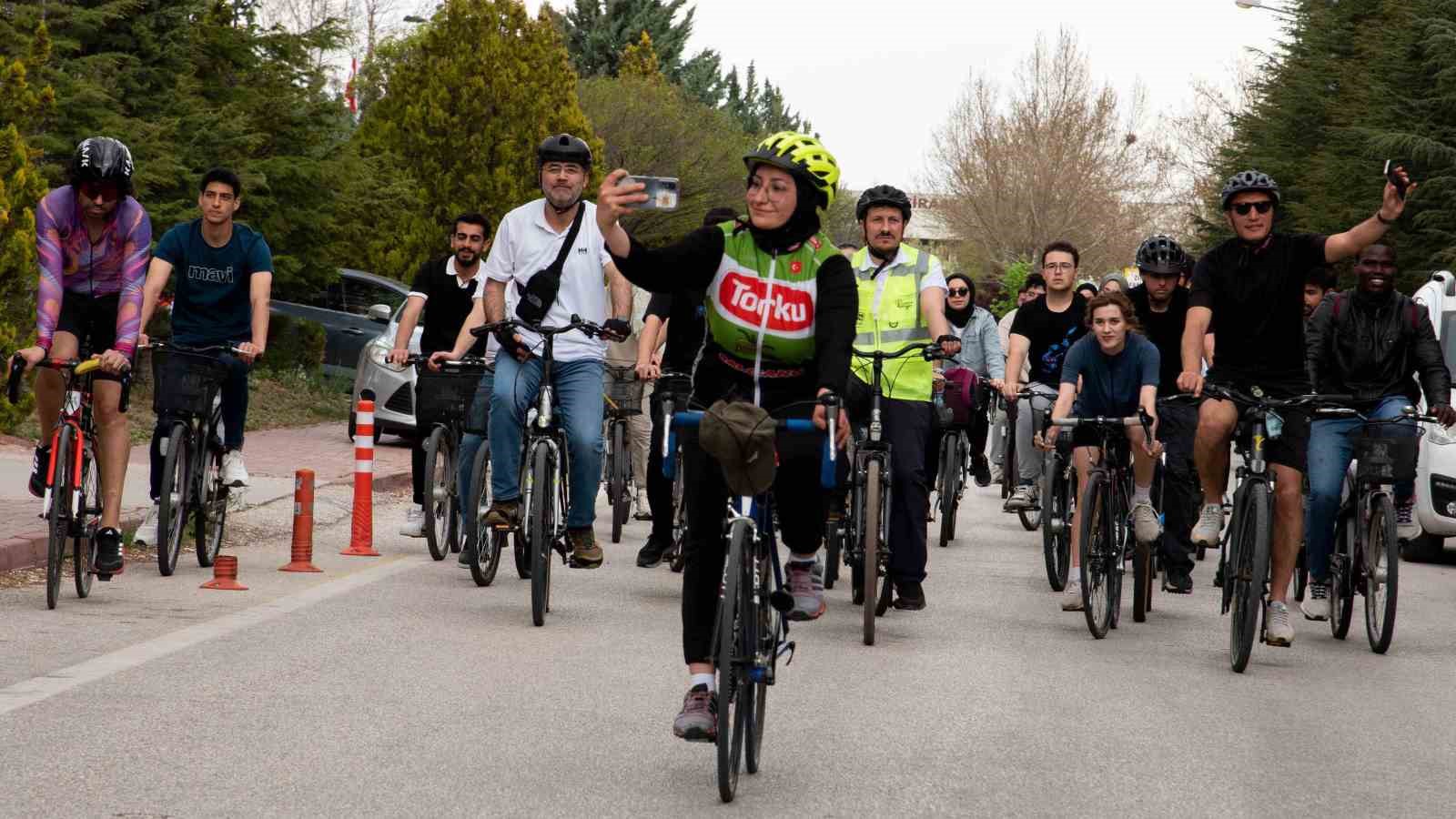 Sel&ccedil;uk &Uuml;niversitesine "Spor Dostu Kamp&uuml;s" &ouml;d&uuml;l&uuml;

