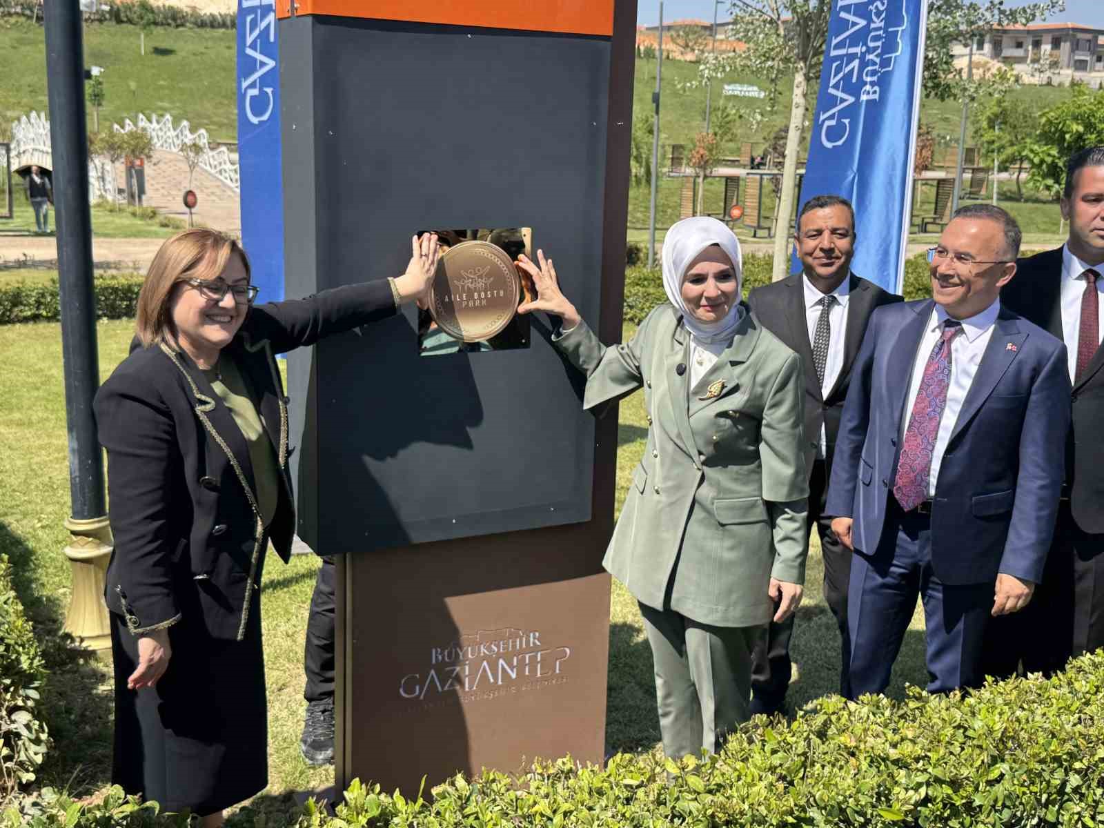 Bakan Göktaş’tan Türkiye’nin ilk hem erişilebilir hem de aile dostu ünvanını taşıyan parkına belge