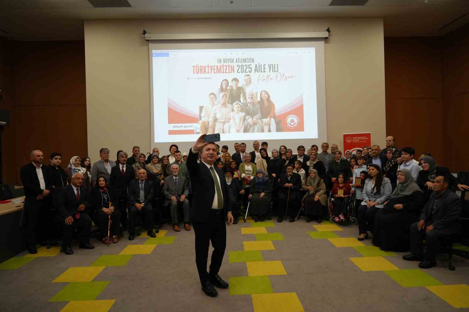 24 örnek aileye şilt takdim edildi