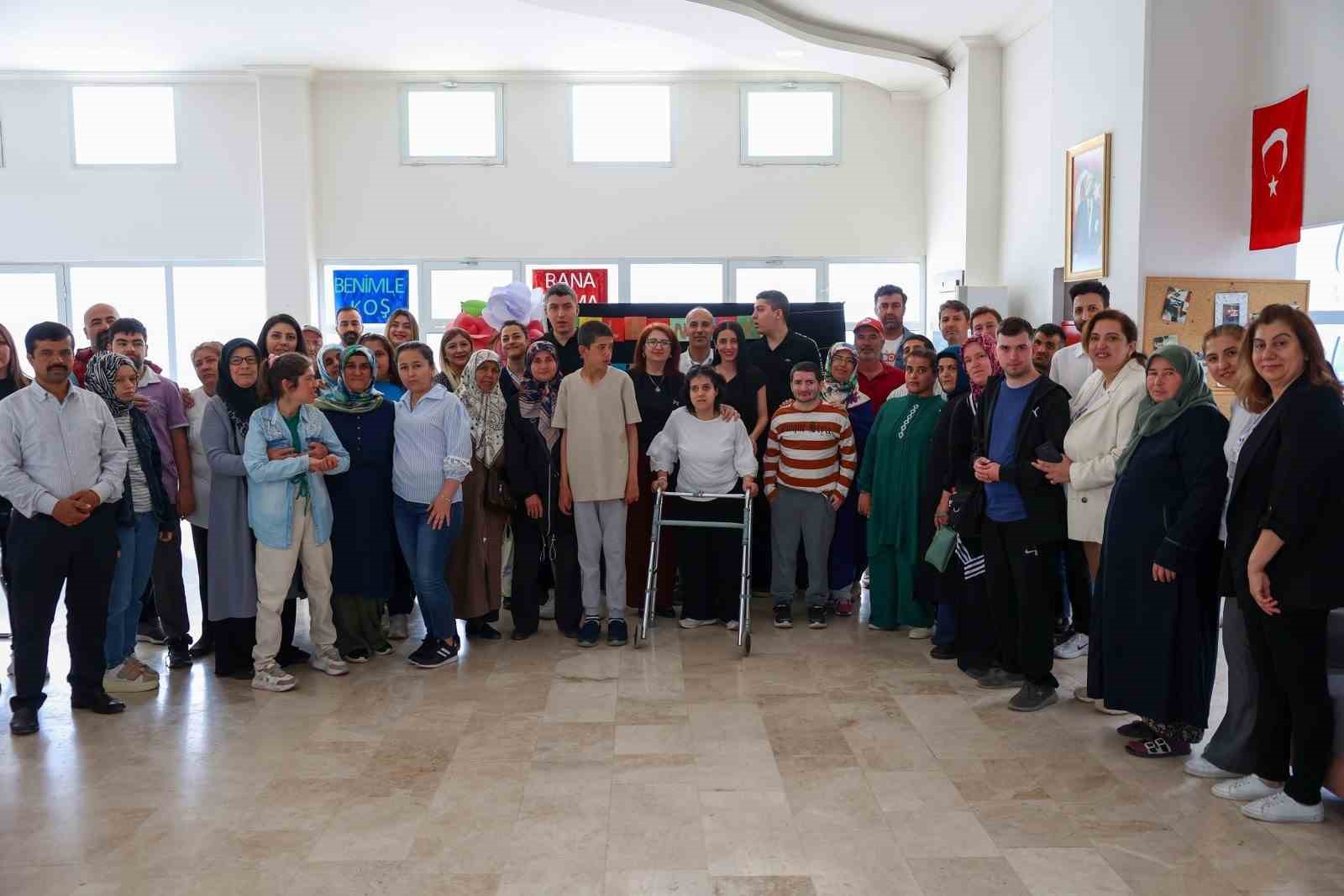 Özel öğrencilerin velilerine fiziksel sağlık ve beslenme semineri
