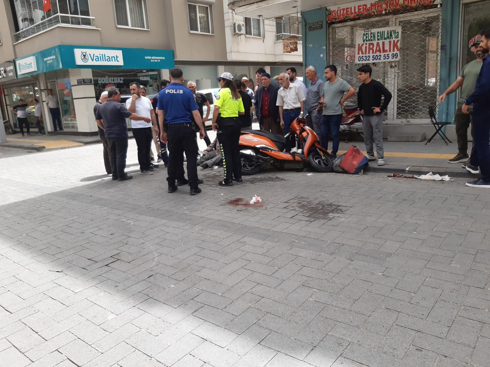 Turgutlu’da 3 motosiklet kafa kaya çarpıştı: 2 yaralı