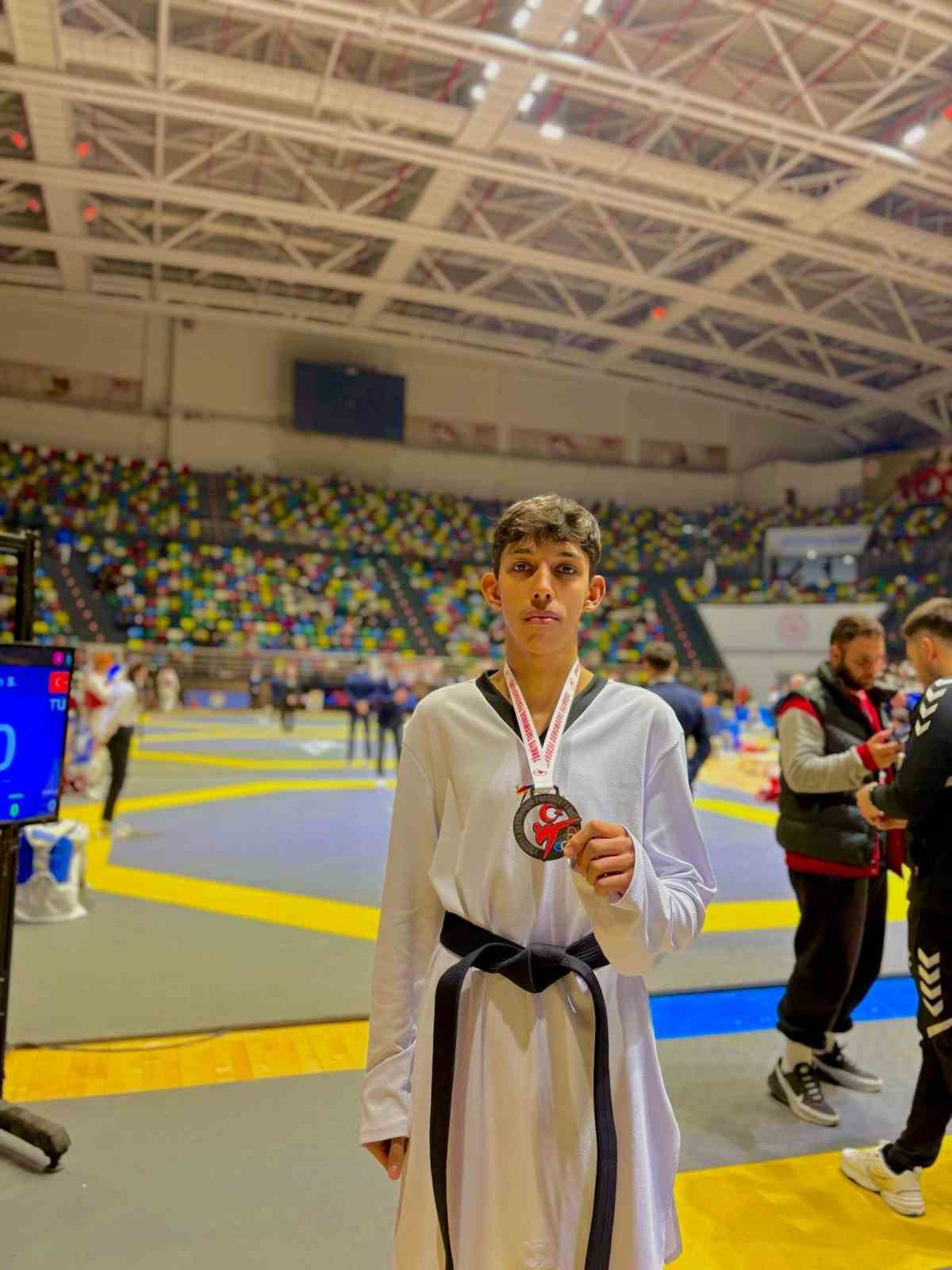 Nuri Şerbet&ccedil;i milli takım ile Bulgaristan&rsquo;a gitti
