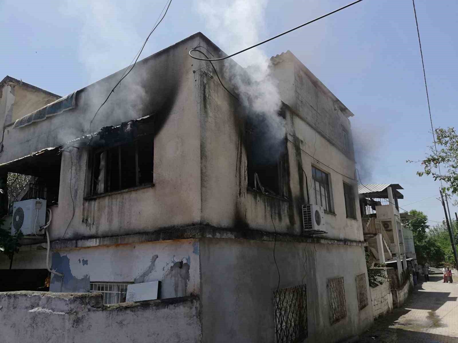 Dörtyol’da ev yangını