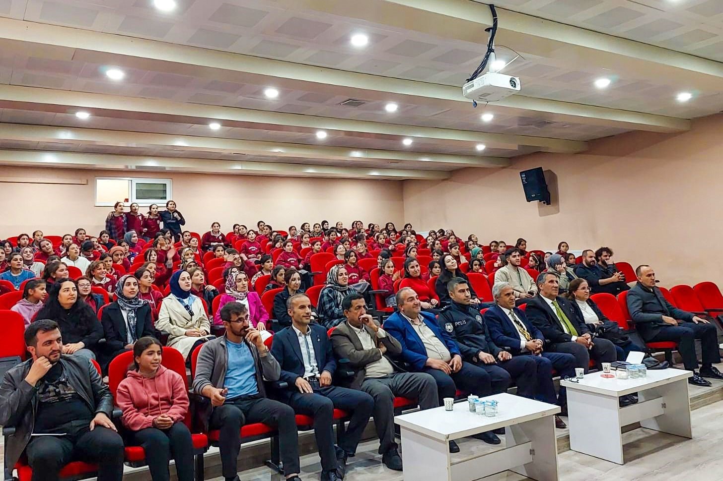 Büyükşehir konservatuvarı ilçe konserlerine Bahçesaray’da start verdi