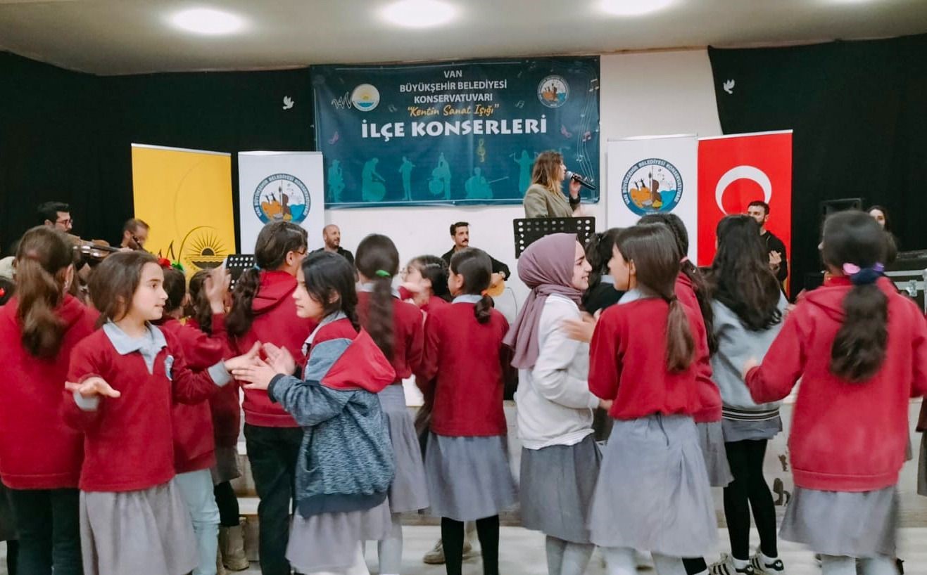 B&uuml;y&uuml;kşehir konservatuvarı il&ccedil;e konserlerine Bah&ccedil;esaray&rsquo;da start verdi
