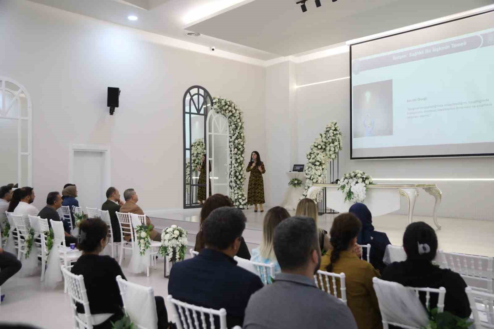 Melikgazi Belediyesi’nden Evlilikte İletişim semineri