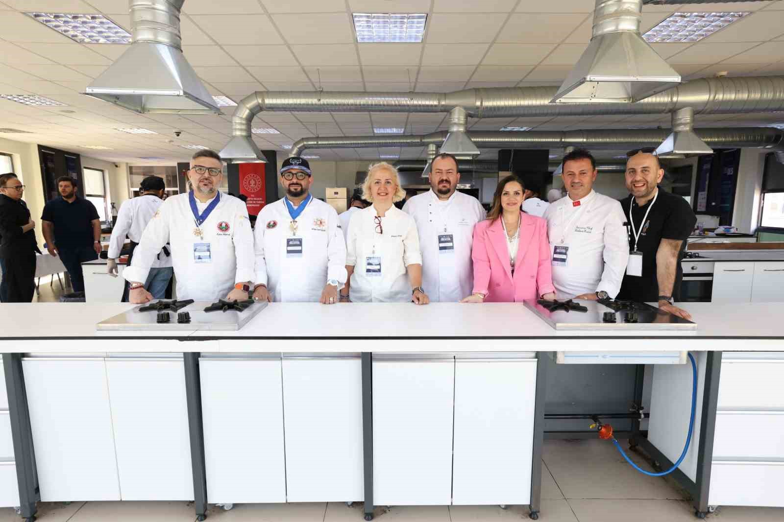 Gastronomi öğrencileri lezzet yarışında hünerlerini sergiledi