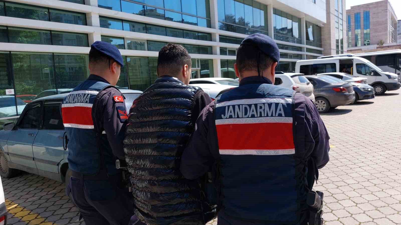 Evinde uyuşturucu hap ele ge&ccedil;en şahıs tutuklandı
