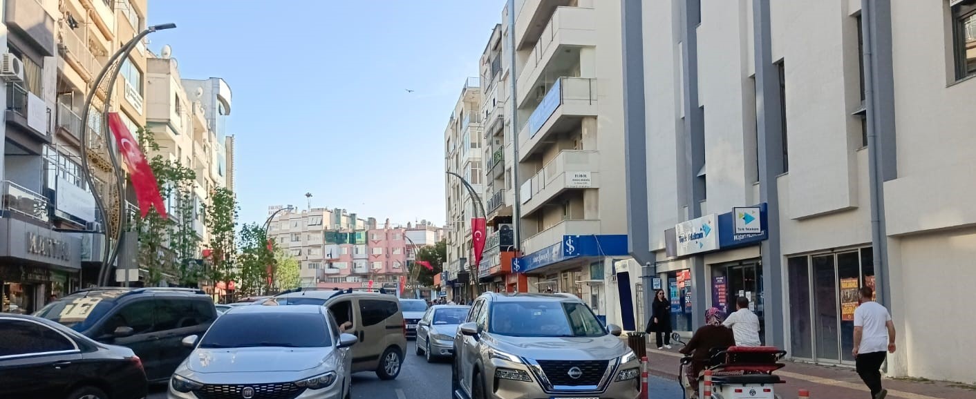 İzmir&rsquo;de trafiğe kayıtlı ara&ccedil; sayısı 2 milyona yaklaştı
