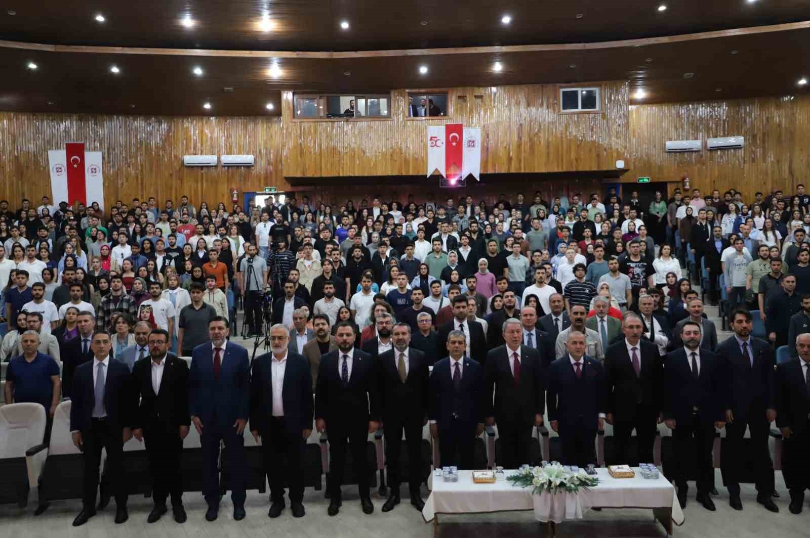 TBMM Milli Savunma Komisyonu Başkanı Akar: "Ter&ouml;rs&uuml;z T&uuml;rkiye konusunda hepimizin hassas olması lazım"
