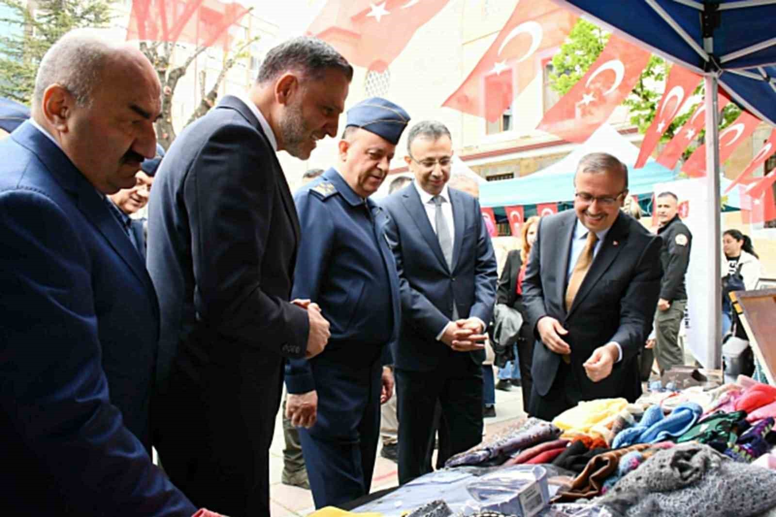 Türk Silahlı Kuvvetlerini Güçlendirme Vakfı yararına hayır çarşısı