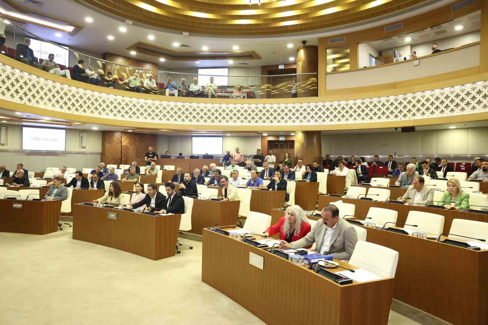 Antalya B&uuml;y&uuml;kşehir&rsquo;in 2024 mali yılı kesin hesapları oy birliğiyle kabul edildi
