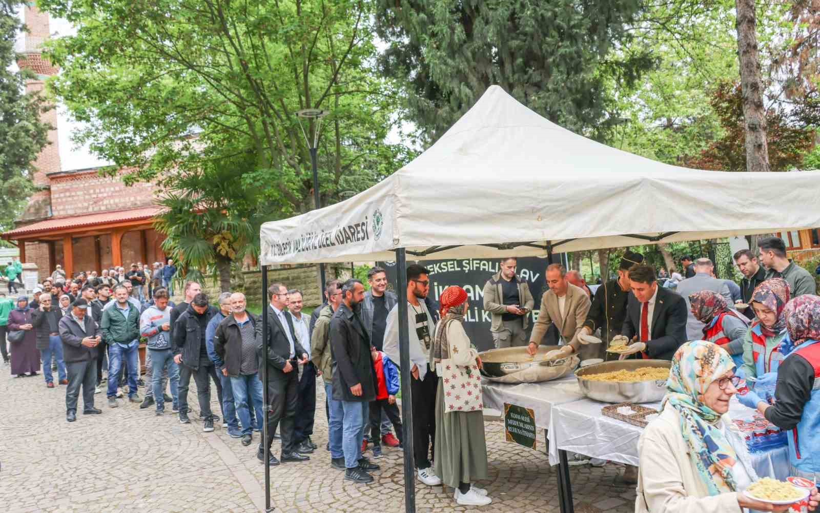 Bilecik Valisi Şefik Ayg&ouml;l&rsquo;den geleneksel Cuma pilavı ikramı
