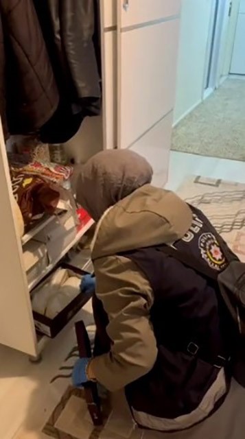 Sivas&rsquo;ta uyuşturucu ticaretine y&ouml;nelik yapılan operasyonda 8 kişi tutuklandı
