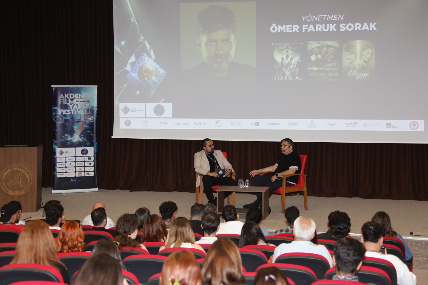 Yönetmen Ömer Faruk Sorak, Akdeniz Üniversitesi’nde öğrencilerle buluştu