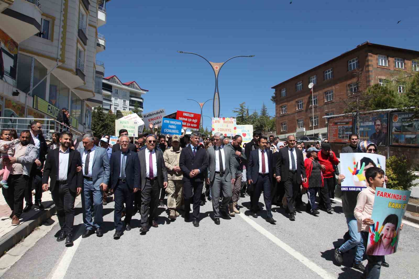 Ahlat&rsquo;ta engelliler i&ccedil;in farkındalık y&uuml;r&uuml;y&uuml;ş&uuml;
