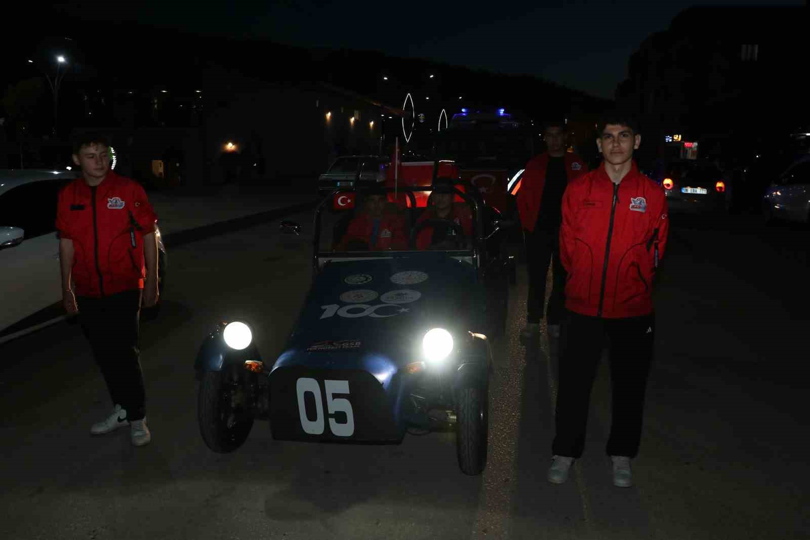 Taşova’da coşkulu 19 Mayıs meşale ve bayrak yürüyüşü