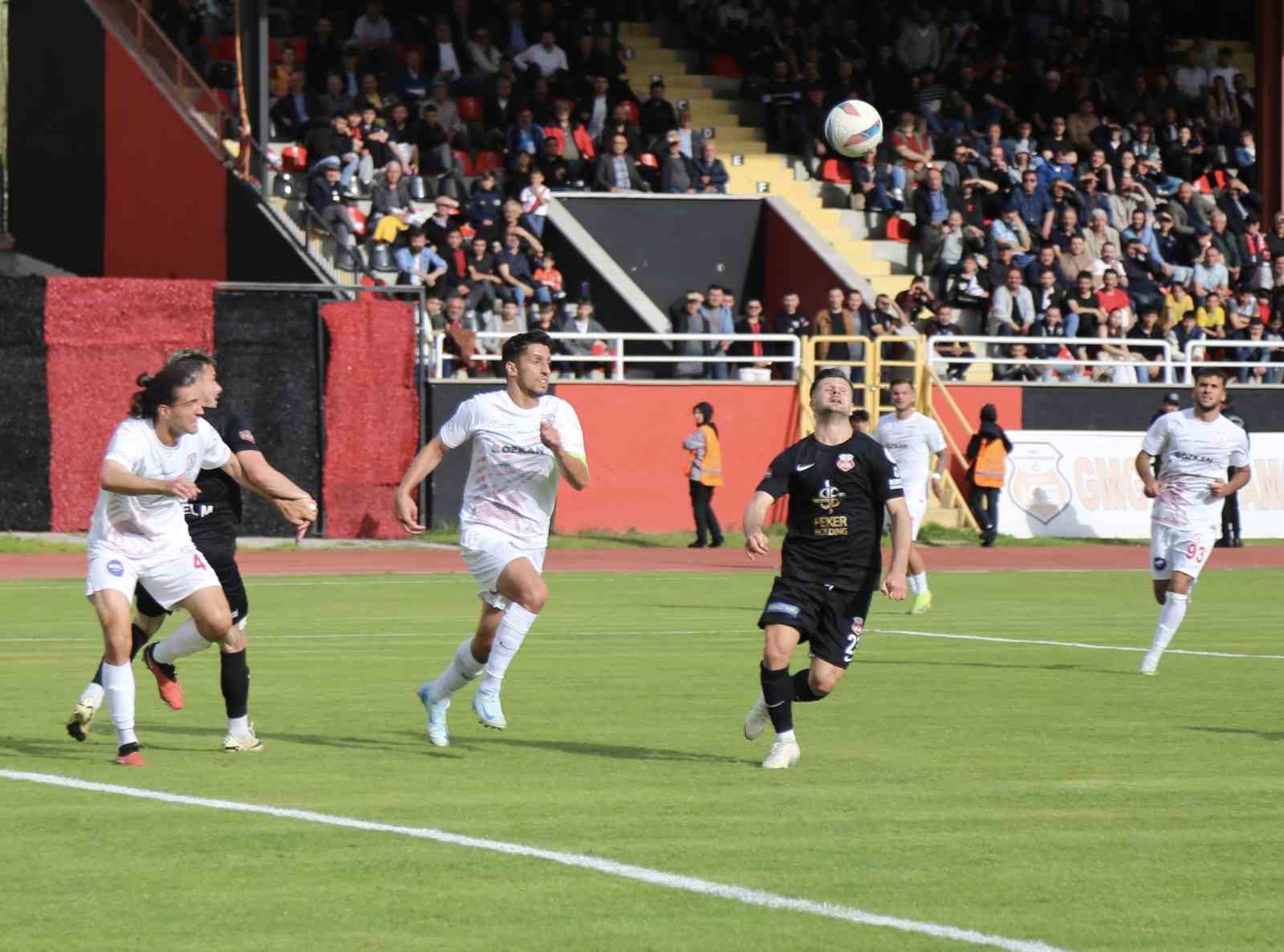 TFF 2. Lig: Kastamonuspor: 0 - Altınordu: 0
