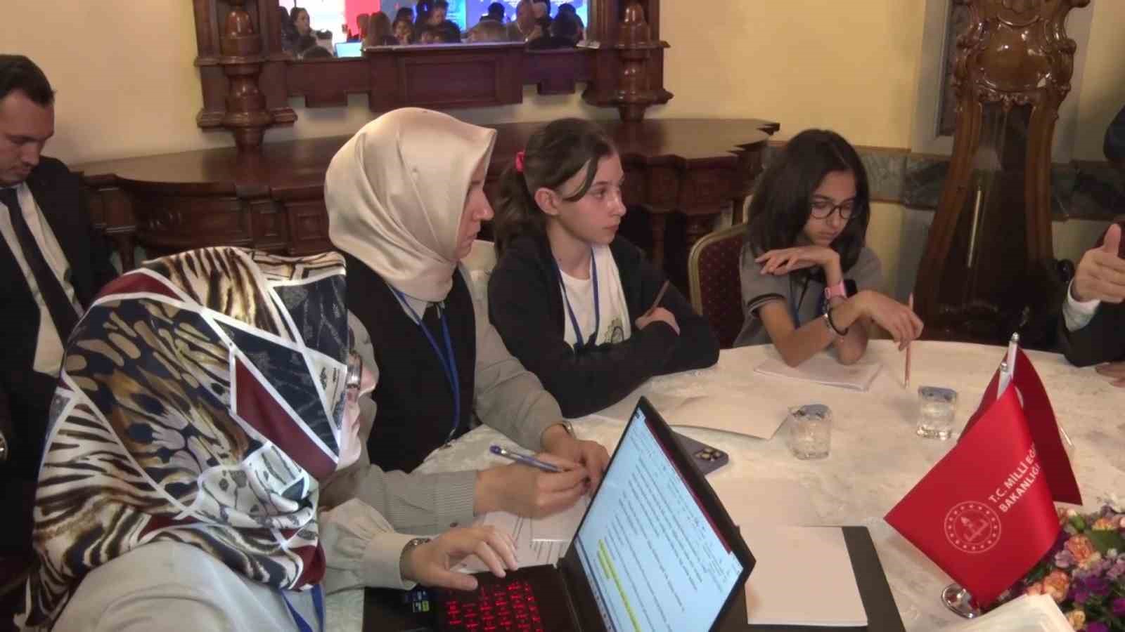 Milli Eğitim Bakanı Tekin, Öğrenci Çalıştayı’nda gençlerle buluştu
