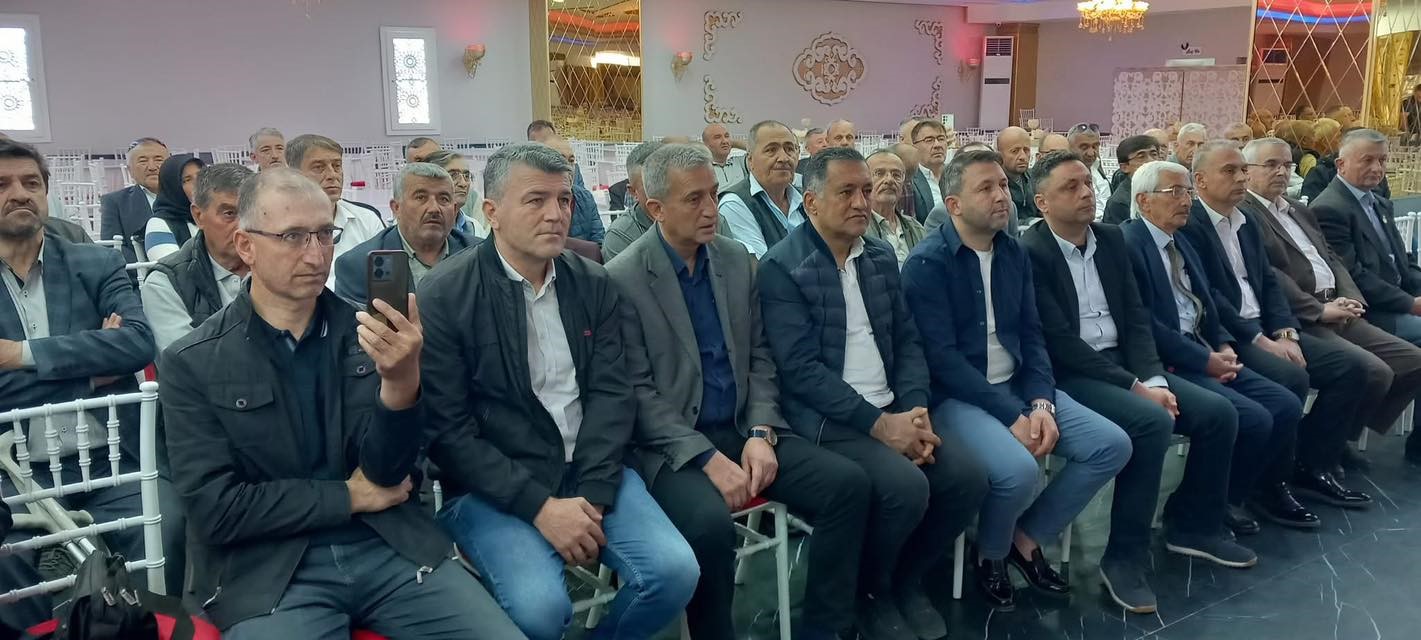 Tavşanlı’da Köy ve Mahalle Muhtarları Olağan Genel Kurulu’nda İrfan Güner yeniden başkan seçildi