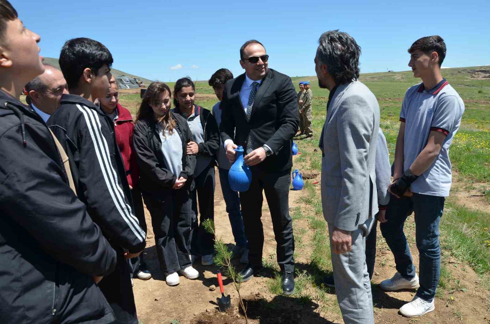 Tatvan’da fidanlar toprakla buluştu